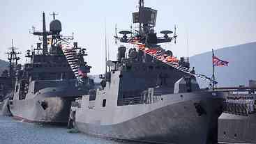 Forças da Ucrânia atacam navio militar russo no Mar Negro