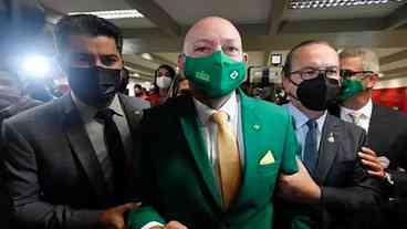 Policiais se unem a empresários e políticos pela volta da ditadura