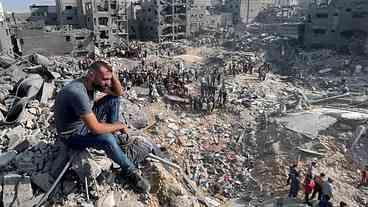 Israel intensifica bombardeio após morte de vice-líder do Hamas