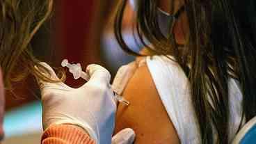 Agência Europeia aprova vacina para crianças a partir de 5 anos