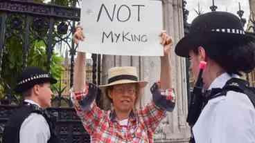 Morte da rainha Elizabeth II impulsiona sentimentos antimonarquia
