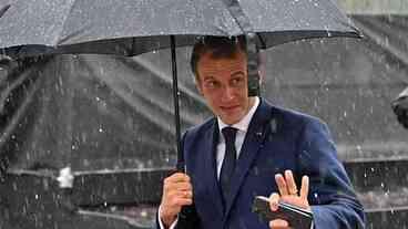 Emmanuel Macron cobra 'ressarcimentos' por pedofilia na Igreja