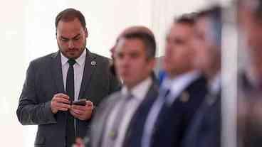 Para controlar governo, Carlos Bolsonaro visou outro software israelense, diz mídia