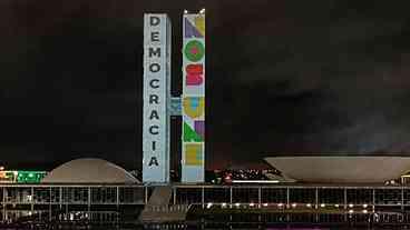 Atos pró-democracia marcam um ano de ações golpistas em Brasília