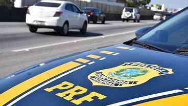 PRF realiza operação para combater o comércio de roupas falsificadas 