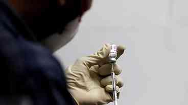 Empresa responsável pela vacina Covaxin é multada em R$ 3,8 milhões