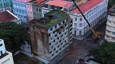 Prédios do Centro do Recife sofrem com falta de preservação e correm risco