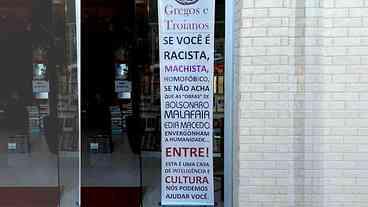 Casal de livreiros, em Resende, derrota líder supremo da IURD