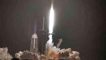 Crew Dragon parte para Estação Internacional com quatro astronautas