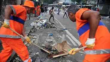 Comlurb remove 128,2 toneladas de resíduos das ruas no primeiro turno