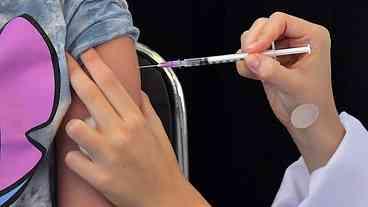 Falta de doses da CoronaVac no DF interrompe vacinação de crianças