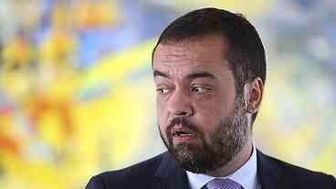 Apoio de igrejas e milícias podem ter garantido vitória de Castro, avaliam pesquisadores