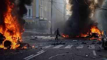 Ataques aéreos atingem Kiev e outras cidades da Ucrânia