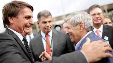 Bolsonaro joga ex-aliado às feras e tenta escapar da acusação de golpista