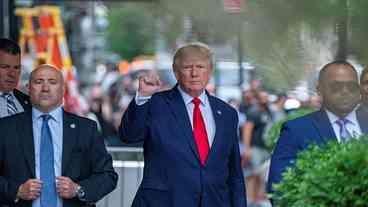 Nova York: em audiência, Trump recusa-se a responder perguntas