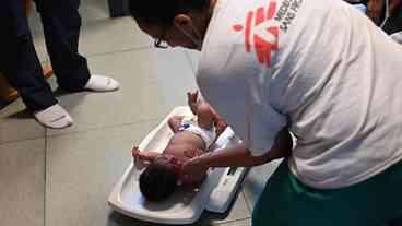 Imigrante dá à luz a bordo de navio humanitário no Mediterrâneo