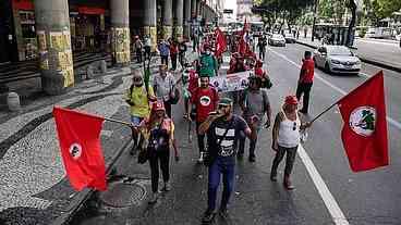 MST realiza ato em defesa da reforma agrária no Rio