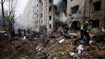 Ataques deixam mortos e danificam instalação industrial na Ucrânia