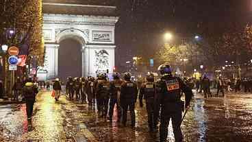 França anuncia 227 detenções por incidentes após a final da Copa do Qatar