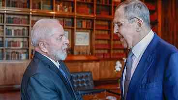 Governo empresta avião da FAB para Lavrov se encontrar com Lula