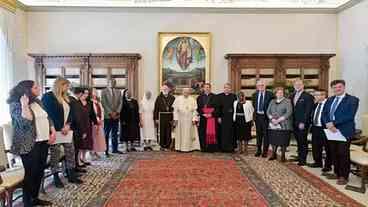 Abusos contra crianças são graves e inaceitáveis, diz papa Francisco