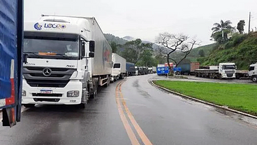 Caminhoneiros fecham estradas no Rio após vitória de Lula