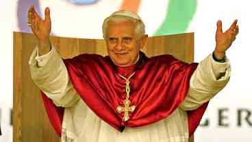 Papa emérito, Bento XVI é velado no Vaticano por Francisco