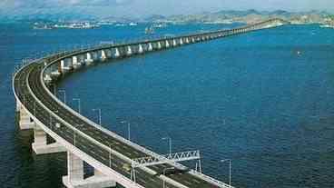 Com fluxo diário de 150 mil veículos, Ponte Rio-Niterói completa 50 anos