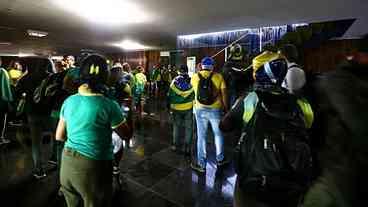 Morador de rua capturado junto com bolsonaristas é solto pelo STF