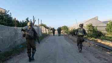 Forças israelenses dizem ter capturado combatentes em hospital