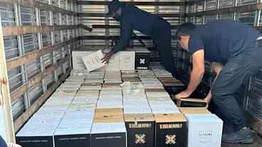 PF fecha depósito ilegal e apreende carga de mercadorias estrangeiras