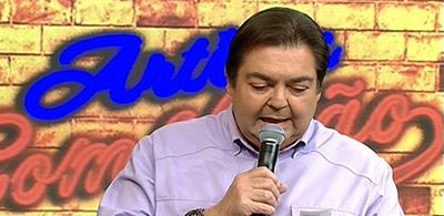 13abr2014-o-apresentador-fausto-silva-confunde-dinho-ouro-preto-e-dado-villa-lobos-no-programa-deste-domingo-1397429226084_615x300.jpg
