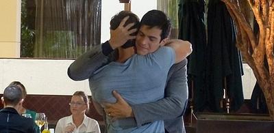 em-amor-a-vida-edith-segue-felix-e-descobre-que-ele-e-gay-1369222221250_615x300.jpg