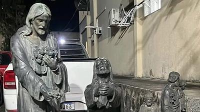estatuasfurtadas.jpg