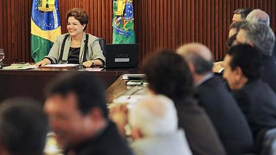 dilma-reuniao-ministerial-ministro-20110114-size-5981.jpg