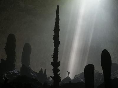 cave-stalagmites-vietnam-peter_30326_990x742-e1294261982293.jpg