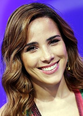 wanessa-participa-do-bate-papo-uol-1378848064204_300x420.jpg