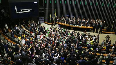 camara-deputados-abr.jpg