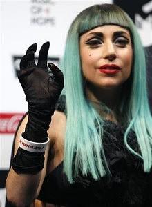 gaga-japao-220x300.jpg