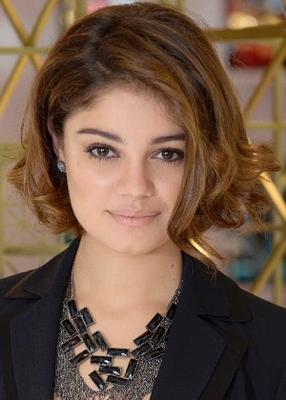 sophie-charlotte-amora-de-sangue-bom-1373494509505_300x420.jpg