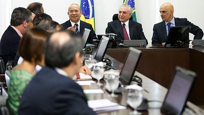 temer-presidio.jpg