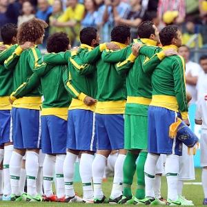 09jun2013-jogadores-da-selecao-brasileira-abracados-durante-hino-nacional-antes-de-amistoso-contra-a-franca-1370805554042_300x300.jpg