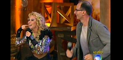 apresentador-brito-jr-danca-ao-lado-de-joelma-cantora-da-banda-calypso-na-final-de-a-fazenda-5-29812-1346288442831_615x300.jpg