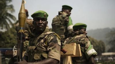 africanasoldados.jpg