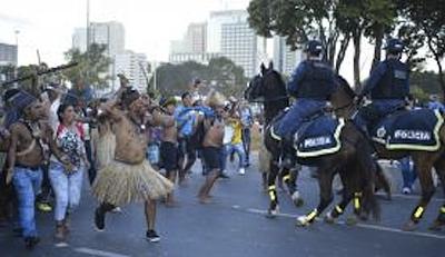 confrontopoliciabrasilia1.jpg
