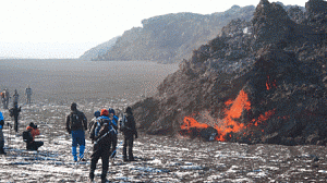 vulcao-islandia-300x168.gif