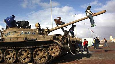 size_590_protestos-libia.jpg