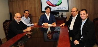 marcus-vinicius-vieira-novo-ceo-da-rede-record-com-marcos-mion-1449744137667_615x300.jpg
