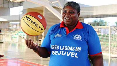 ruthbasquete.jpg
