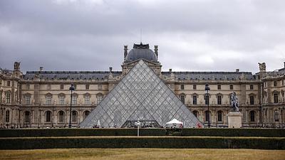 louvre.jpg